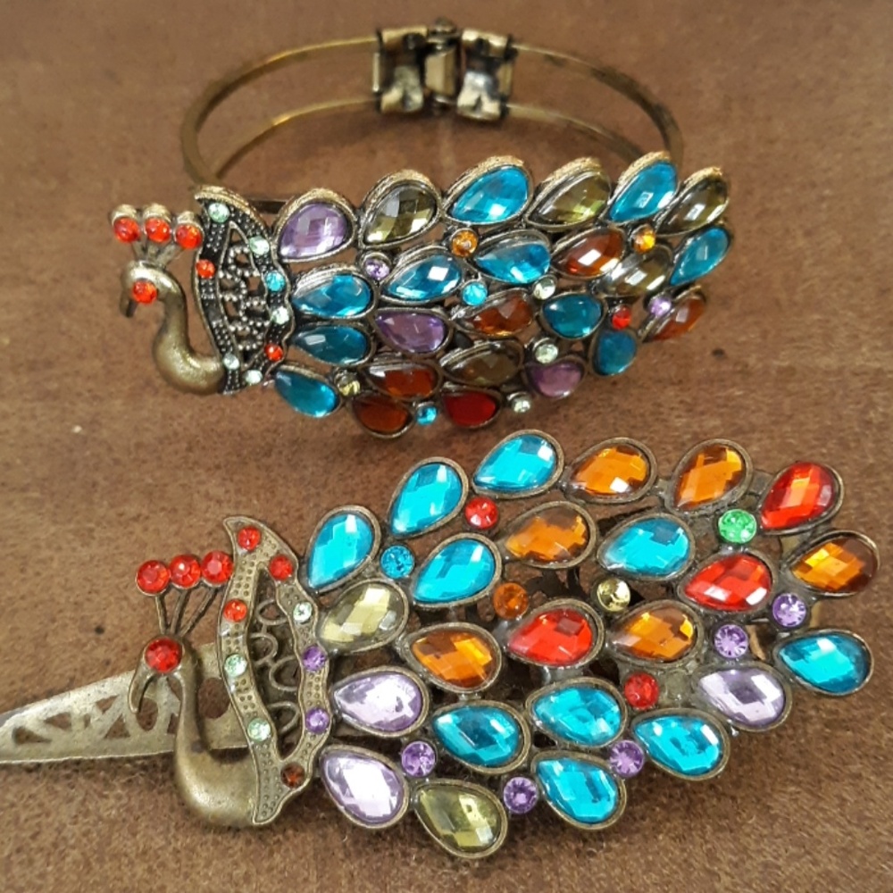 Ladies 2 pc multi- color costume jewelry peacock